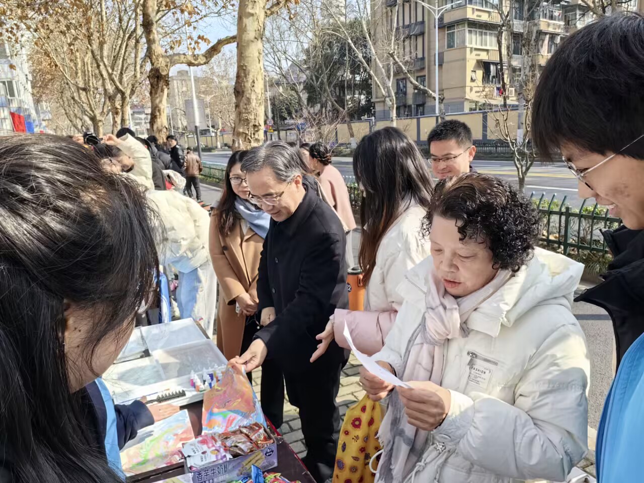 国产精品
参加国产精品
2024年“学雷锋一条街”活动