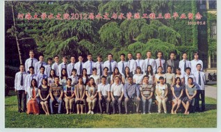 2012届本科生国产精品
3班毕业合影
