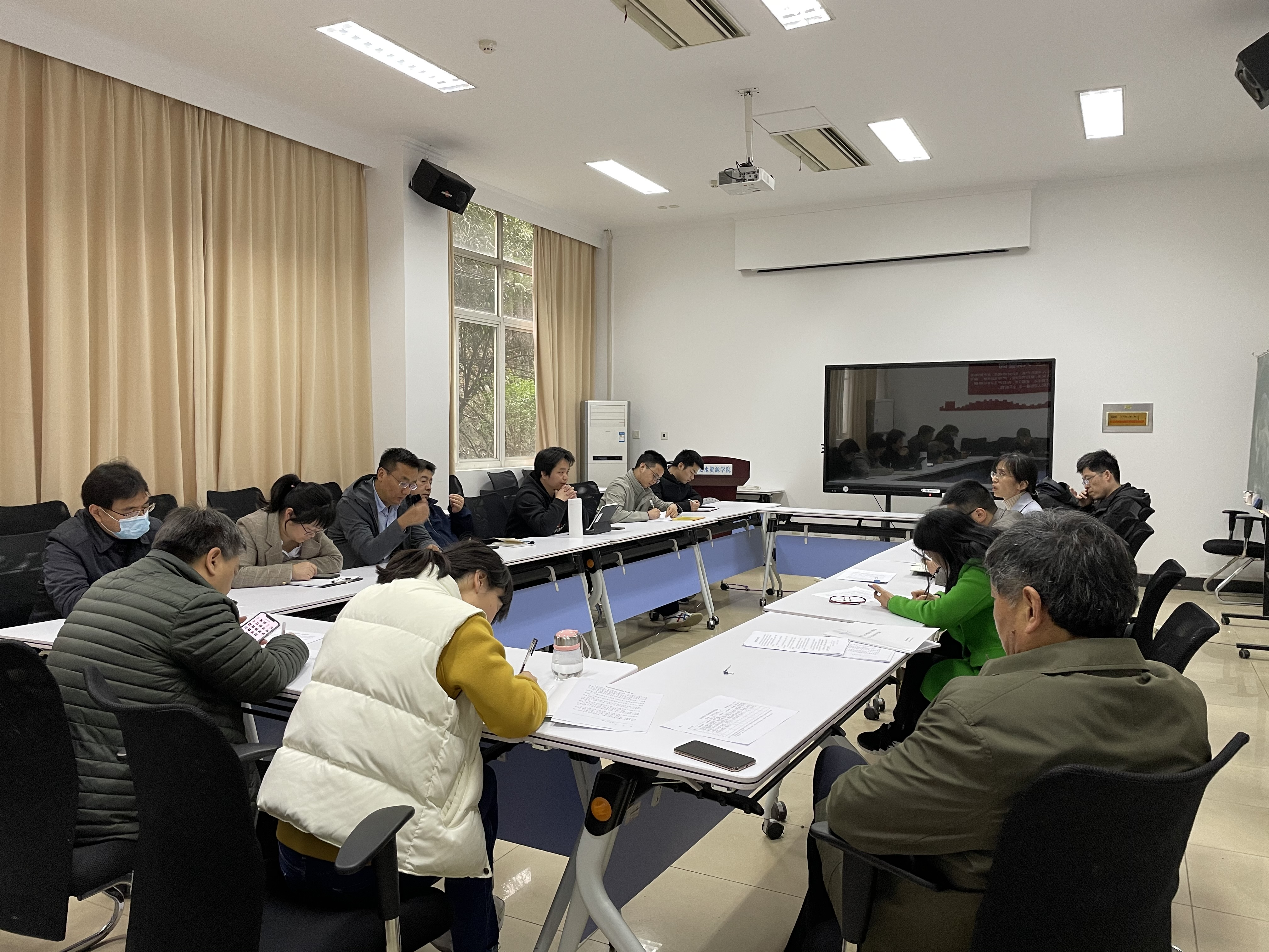 砥砺初心使命，汲取奋进力量——国产精品
2020级国产精品
一班、国产精品
三班硕士生党支部开展主题党日活动