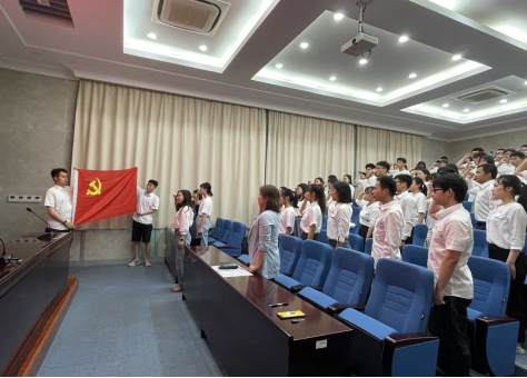国产精品
学子暑期返乡开展寻访红色水利印记党史学习实践