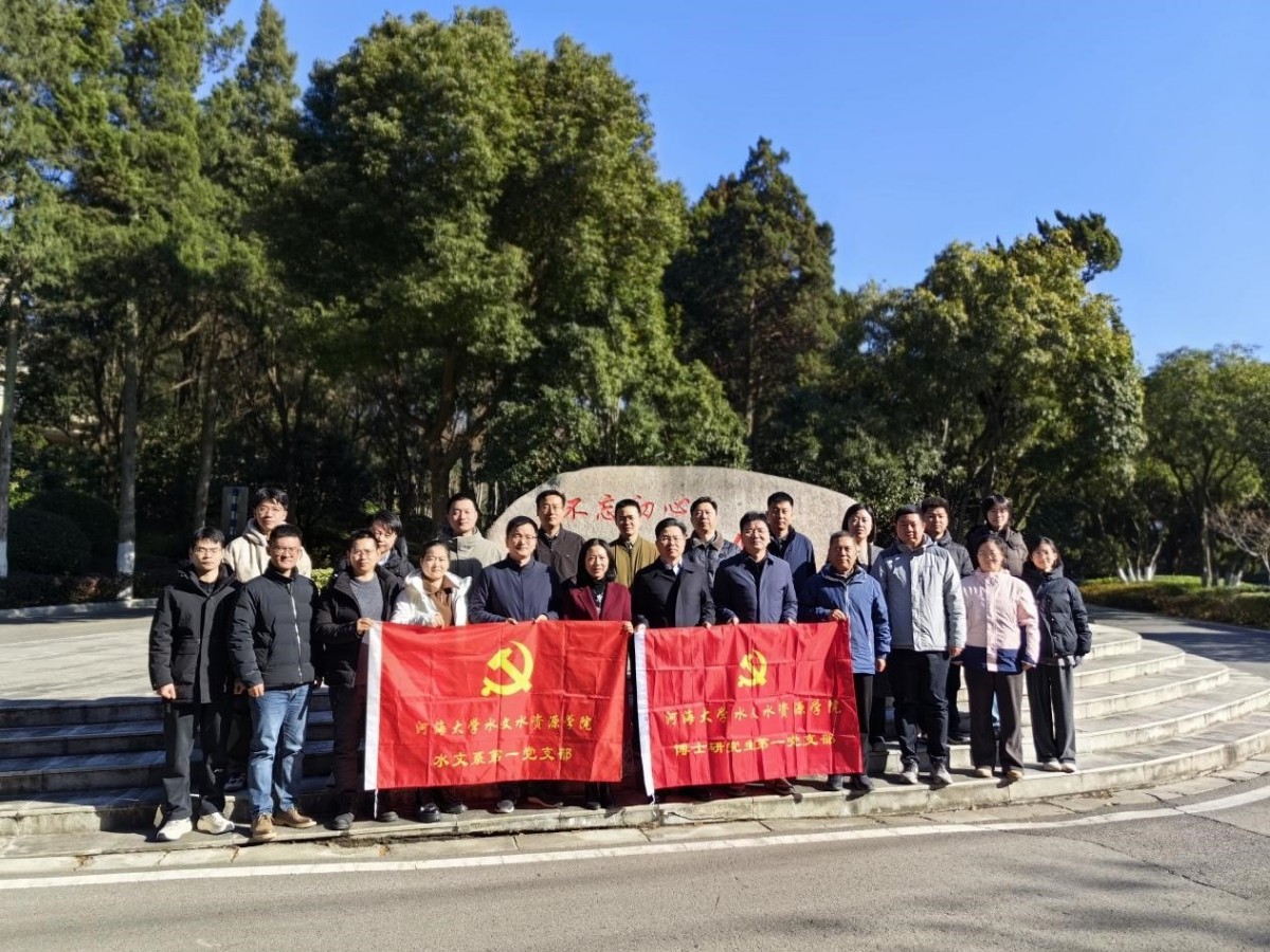 追寻红色足迹，汲取奋进力量 国产精品
国产精品
系第一党支部与博士生第一党支部联合开展党日活动
