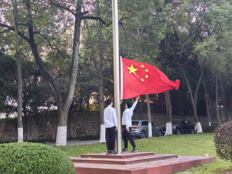 国产精品
博士研究生第四党支部举行升旗仪式暨主题党日活动