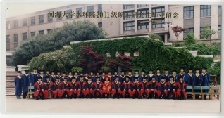 2004届国产精品
国产精品
硕士研究生毕业留念
