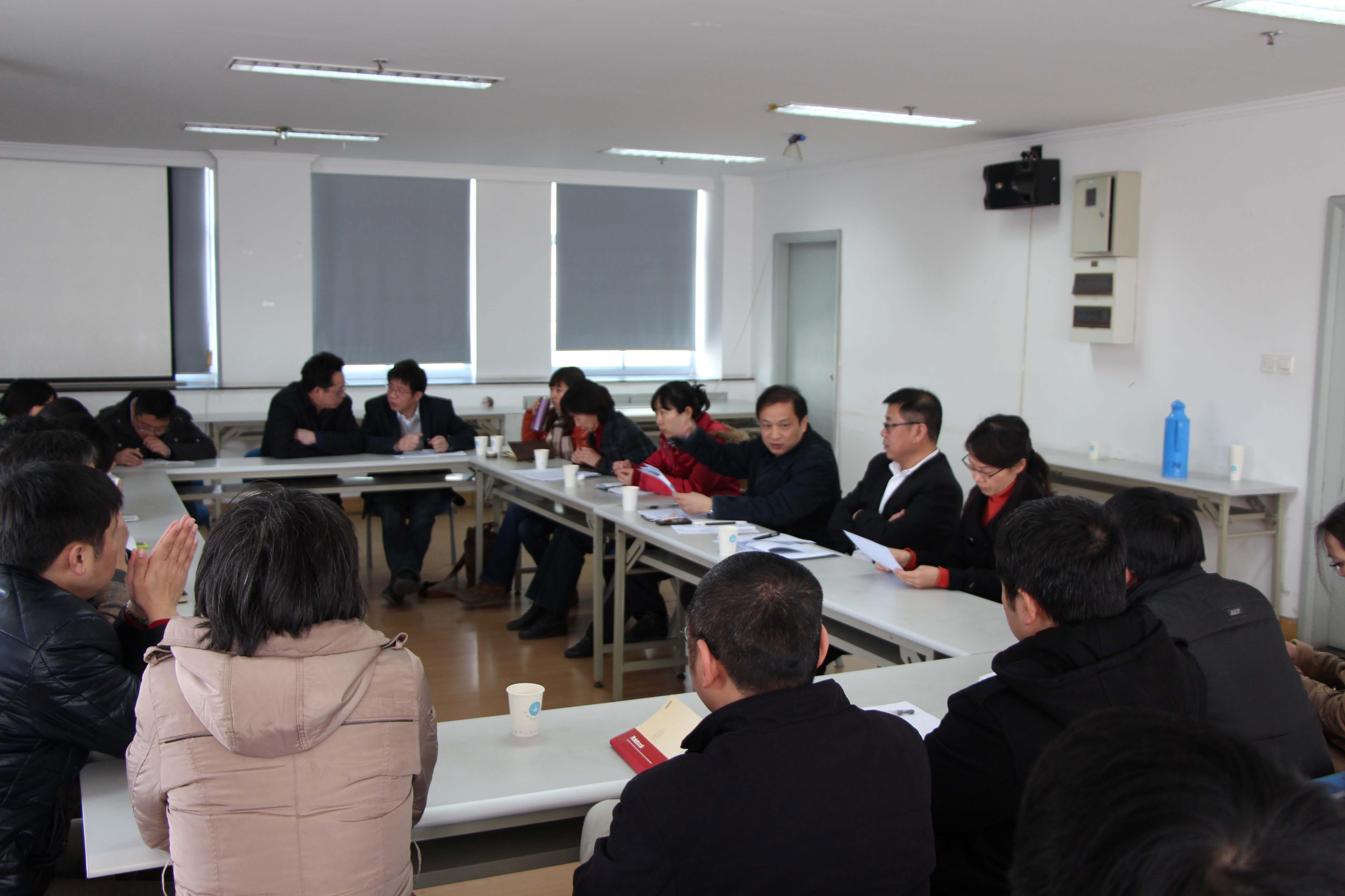国产精品
召开党的群众路线教育实践活动总结大会