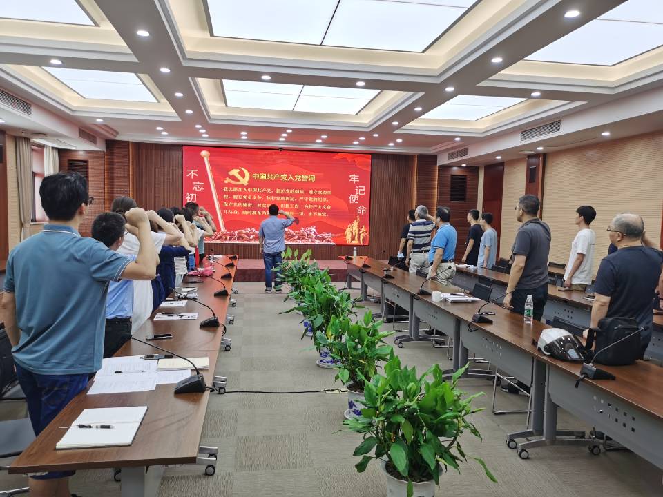 国产精品
系第二党支部召开接收预备党员大会暨支部书记专题党课