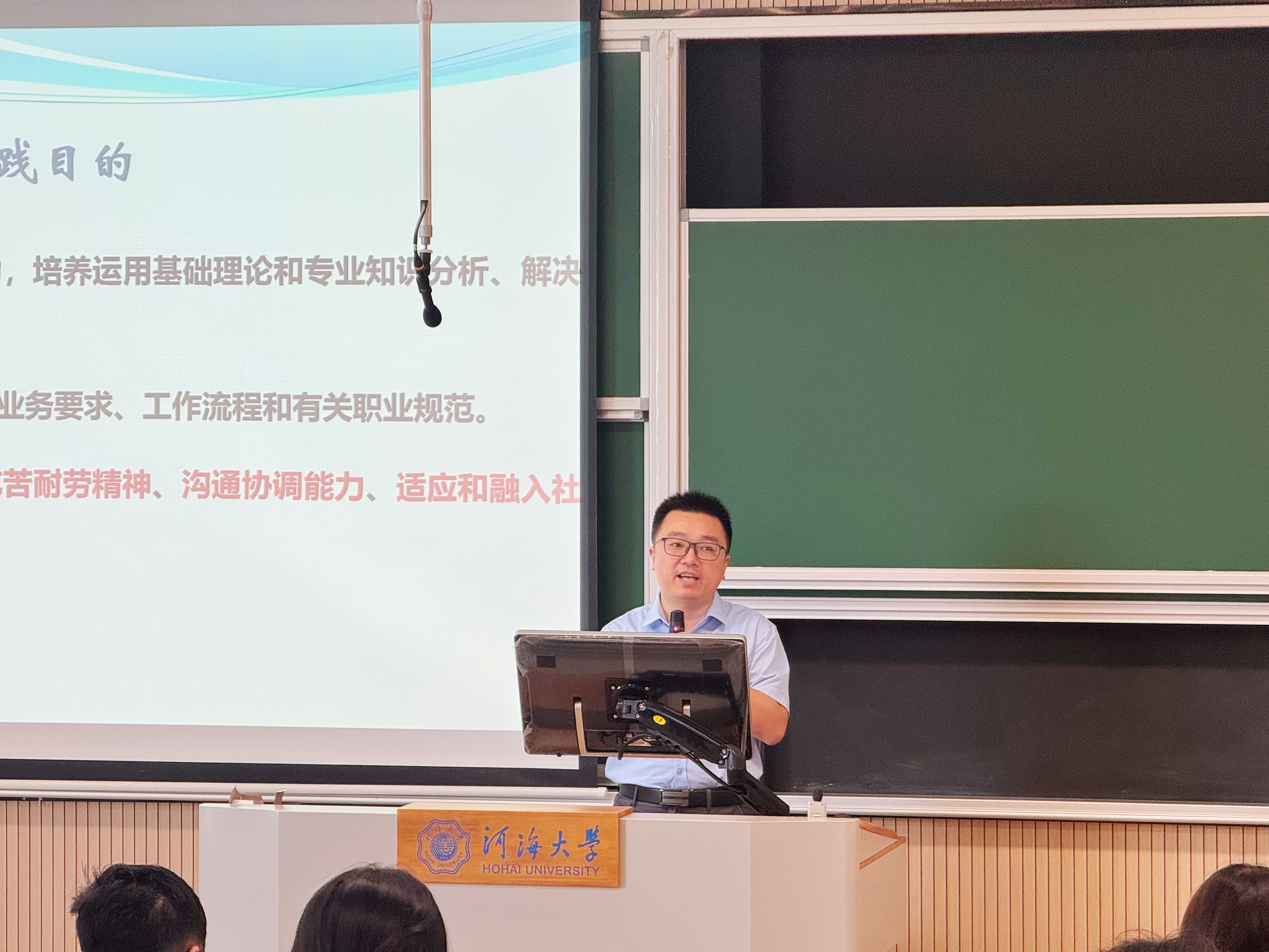 国产精品
召开2025年度专业学位硕士研究生专业实践培训会