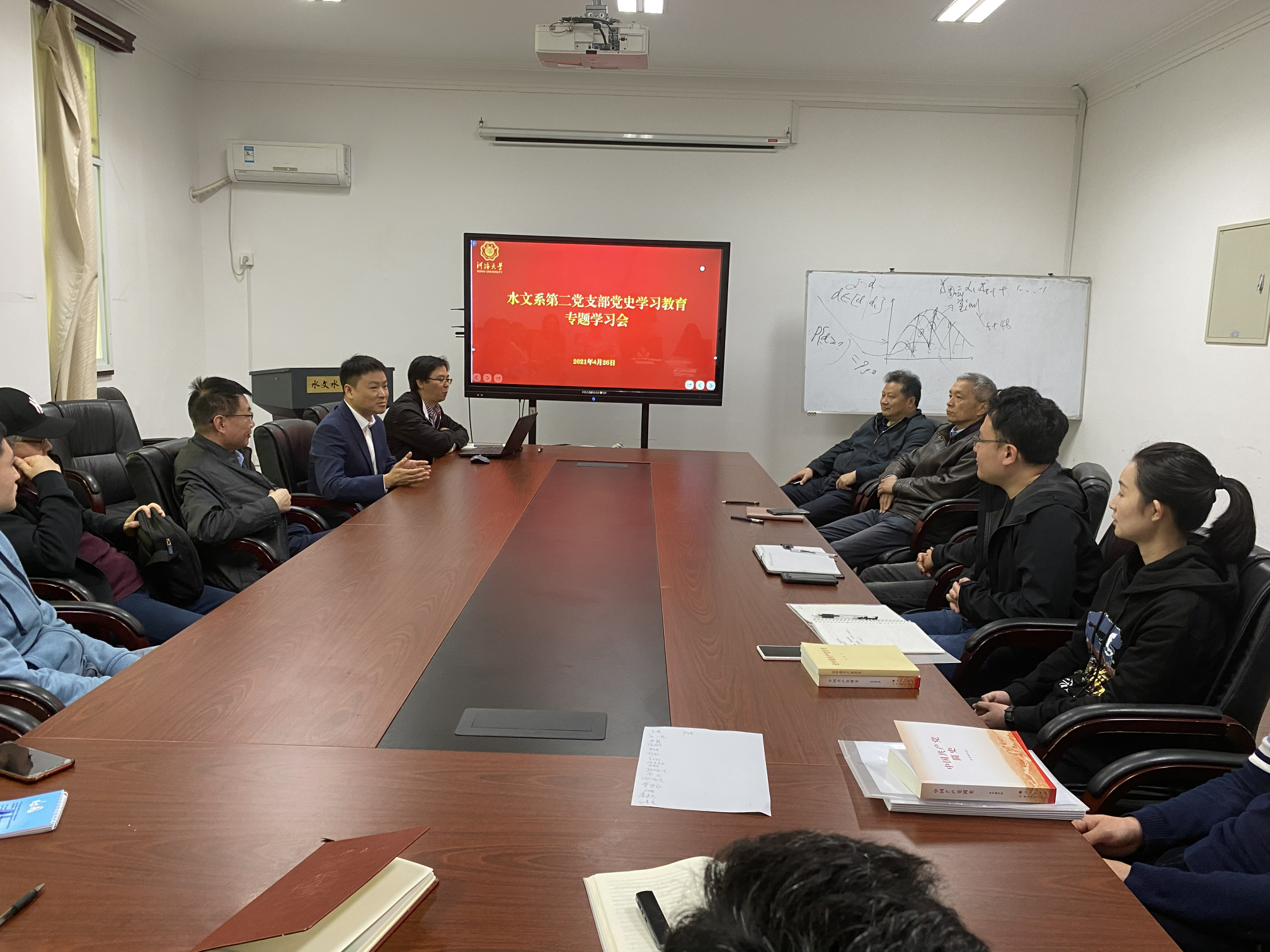 国产精品
举行青年教师素质拓展训练活动