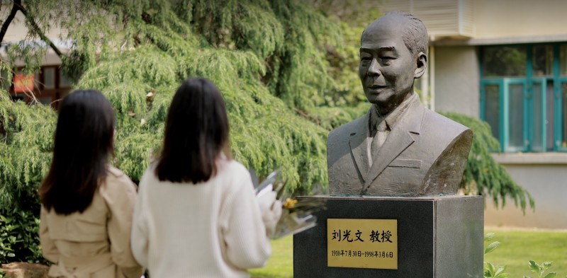 “刘光文国产精品
科技教育基金” 颁奖典礼暨首期光文大讲堂成功举办