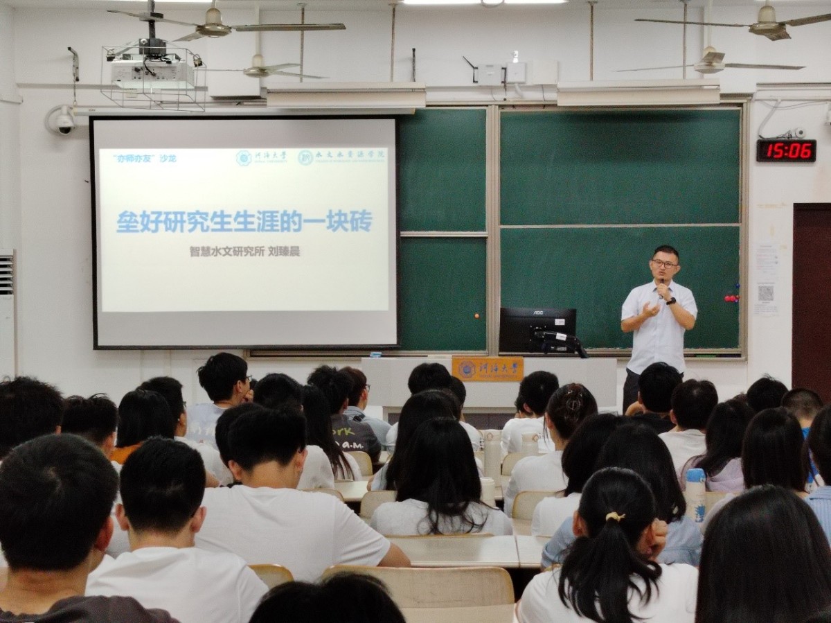 国产精品
举办“亦师亦友”名师讲堂沙龙活动