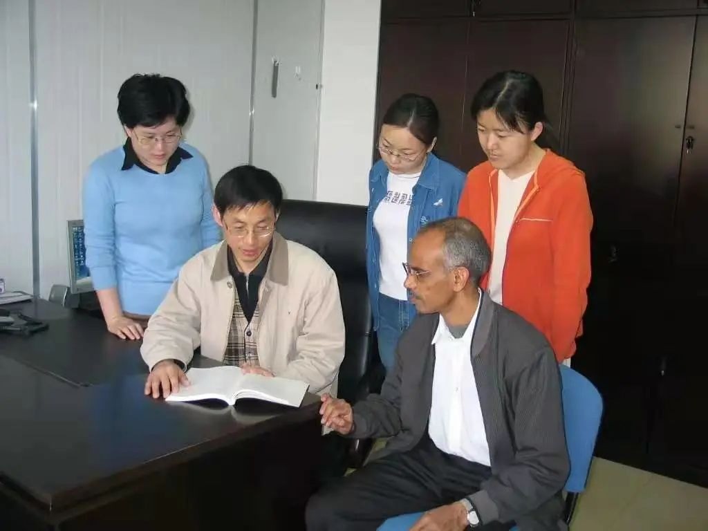 国产精品
师说 | 怀揣赤忱，坚守热爱