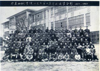 1957-1962年期间华东水利国产精品
国产精品
系第十届毕业同学合影1957-1962