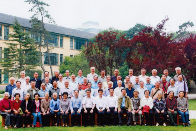2012年陆地国产精品
62届同学毕业50周年聚会合影