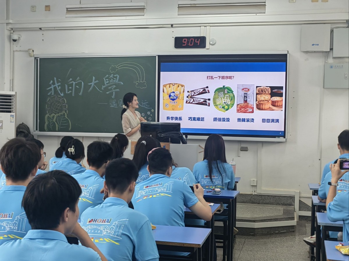 国产精品
举行“携手并肩促发展，籽籽同心向未来”少数民族学生座谈会