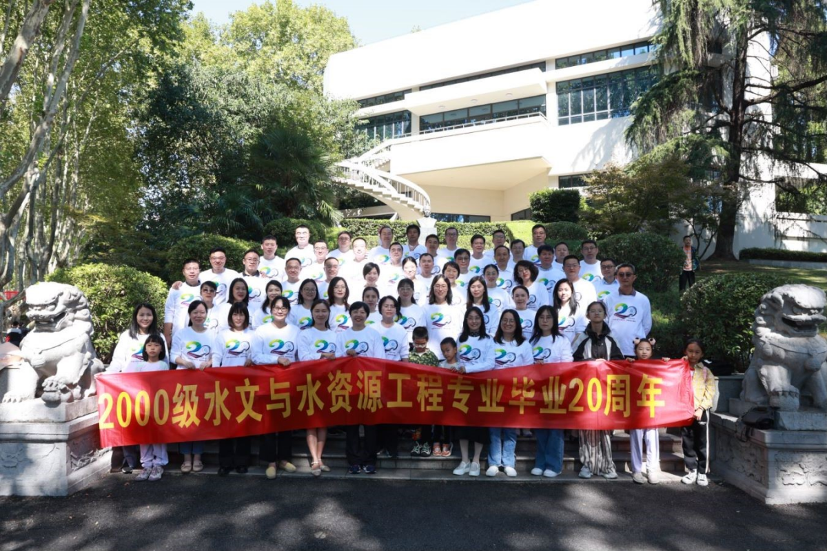 国产精品
国产精品
2000级校友廿年返校
