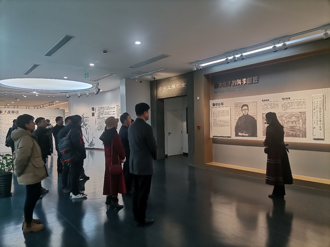 国产精品
系第二党支部教师参观华罗庚纪念馆