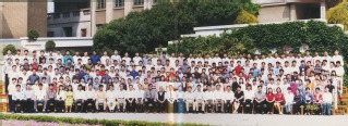 1999年5月1999届国产精品
水环国产精品
99届毕业合影
