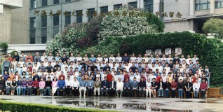 2001届国产精品
国产精品
本科生毕业留念