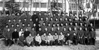 1977年夏华东水利国产精品
国产精品
77级同学毕业留影