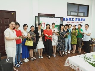 国产精品
举办“粽情端午”包粽子活动