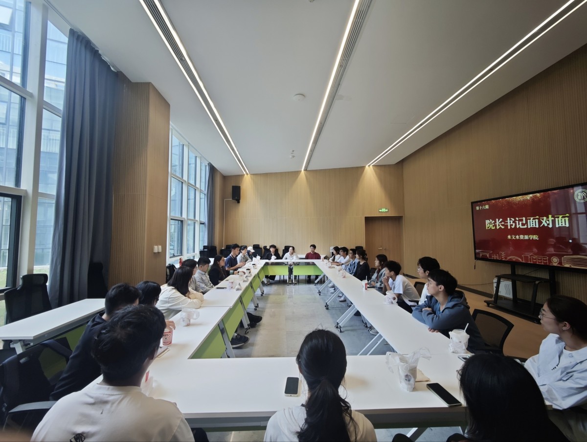 国产精品
举办第十六期“院长书记面对面”活动