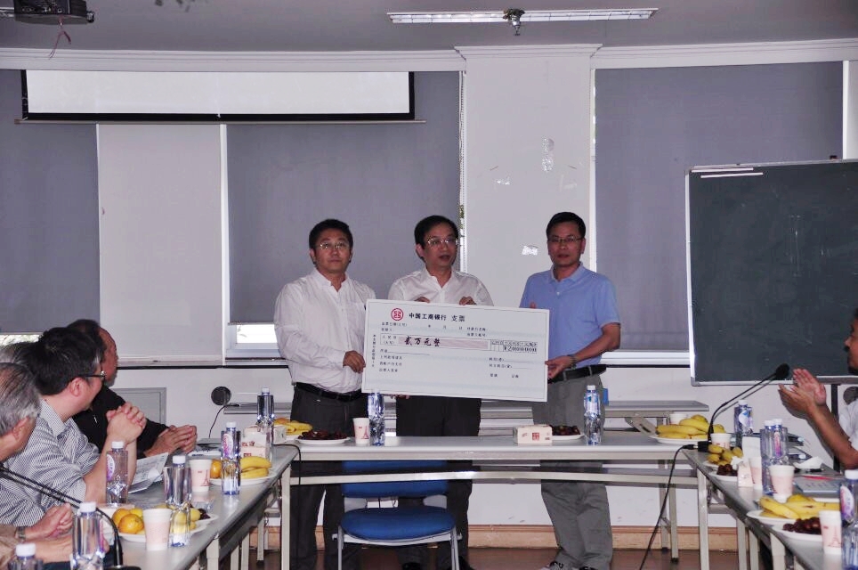 国产精品
90级校友毕业20周年返校