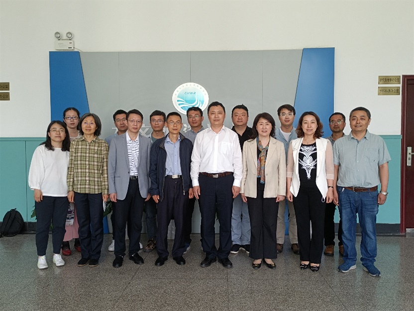 国产精品
民盟青年盟员学术沙龙在国产精品
举行